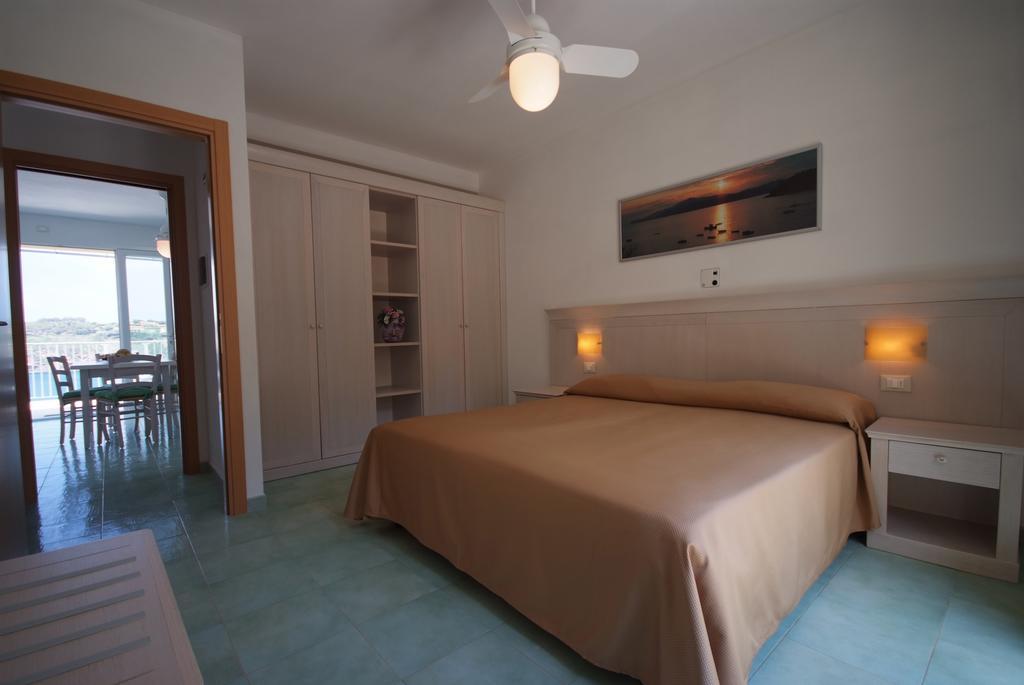 Hotel Dino กาโปลิเวรี ภายนอก รูปภาพ