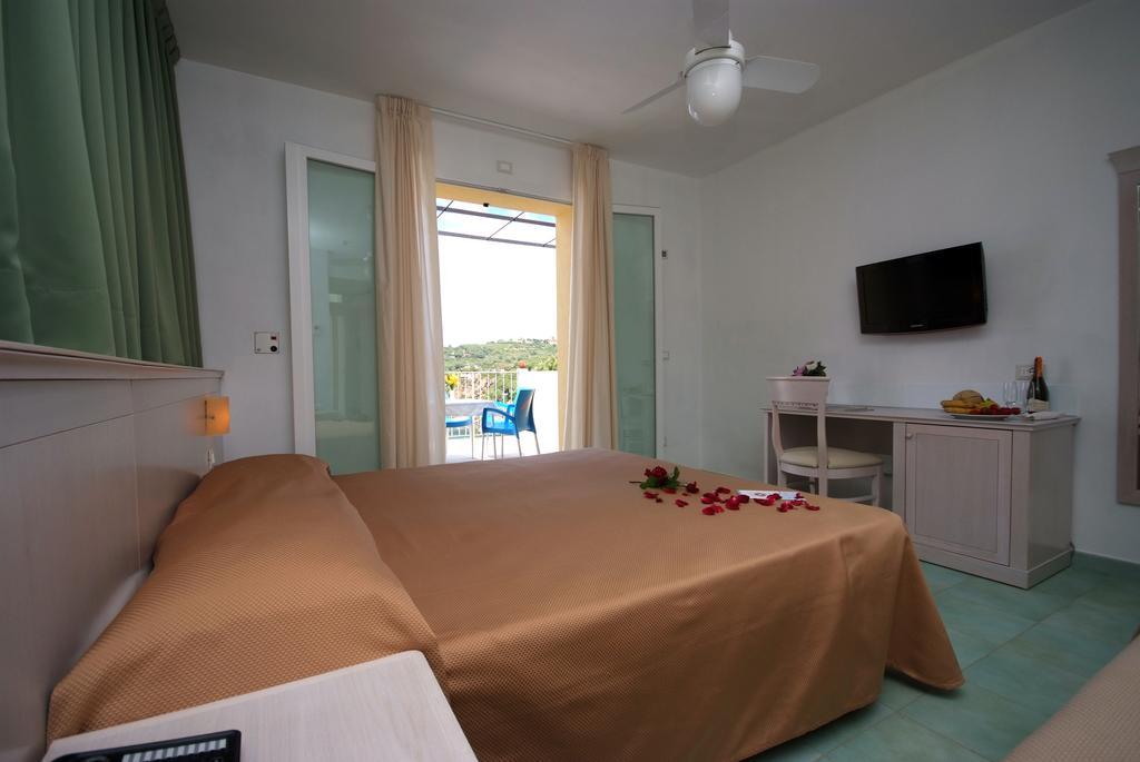 Hotel Dino กาโปลิเวรี ภายนอก รูปภาพ