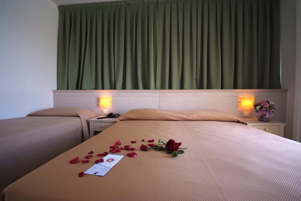 Hotel Dino กาโปลิเวรี ห้อง รูปภาพ